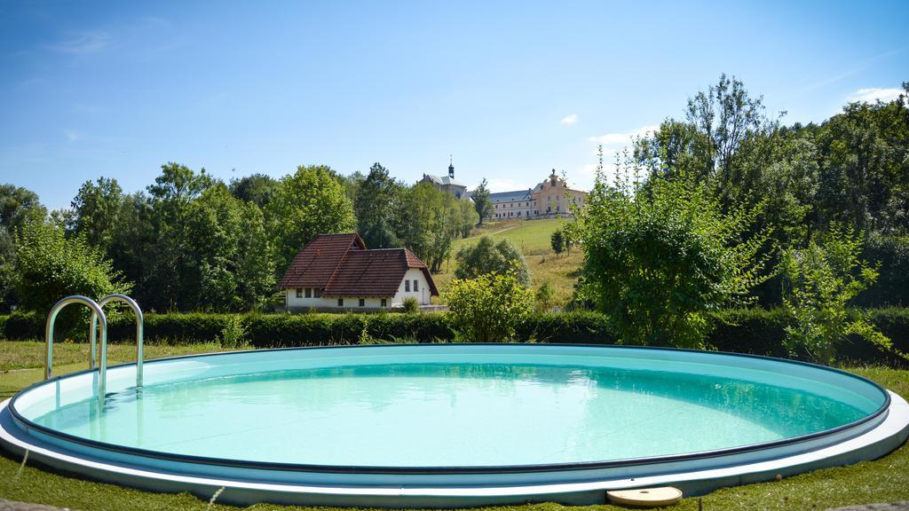 Guest House Kuks Exterior photo